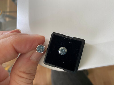 Spinel vs Moissanite2.jpg