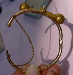 neat hinge.jpg