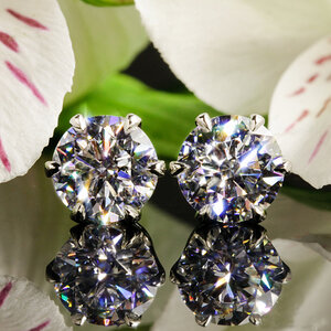Custom-Stud-Earrings-in-Platinum-by-Whiteflash_65914_66030_g copy.jpg