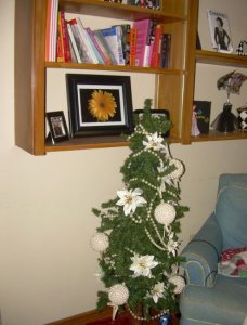 pearlpoinsettiatree.jpg