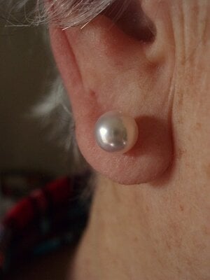 GIA certified Hanadama stud ear shot indoors forum size.jpeg