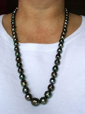 baroque Rikitea necklace in direct sunlight.jpeg