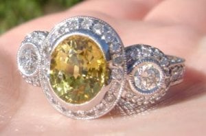 my.oval.yellow.sapphire.JPG