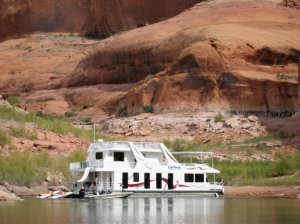 lakepowellhouseboat.jpg