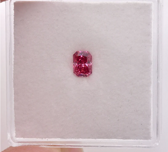 Screenshot 2024-05-14 at 12-14-18 0.33 carat Fancy Vivid Pink Diamond 2PP Radiant Shape VS1 Cl...png