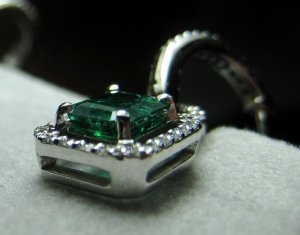 right-earring2.jpg
