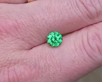Tsavorite Garnet 2.53ct 7.57 x 7.57mm.png Tsavorite Garnet 2.53ct 7.57 x 7.57mm.png