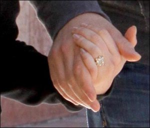 christina-ricci-engagement-ring3.jpg