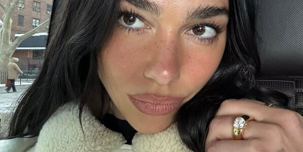 dua-lip-engagement-ring-67a0c50f03bee.jpeg