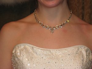 ladycnecklace2.jpg