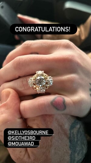 46afc66c38d2-kelly-osbourne-proposal.jpg