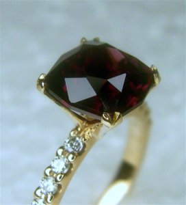 Tiuli Split corner claw.jpg