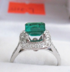 emerald_in_white.jpg