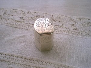 theprettysilverringbox.jpg