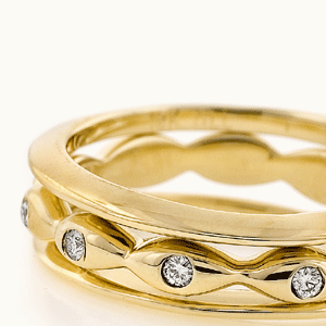 Media '18kt Yellow Gold "Knife Edge/Thin Seed" Wedding Set by Amy Levine' in category 'James Allen'