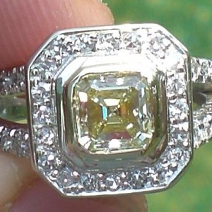 Fancy light Yellow Asscher
