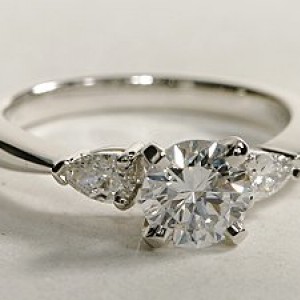 Classic Pear Shaped Diamond Engagement Ring 14k White Gold