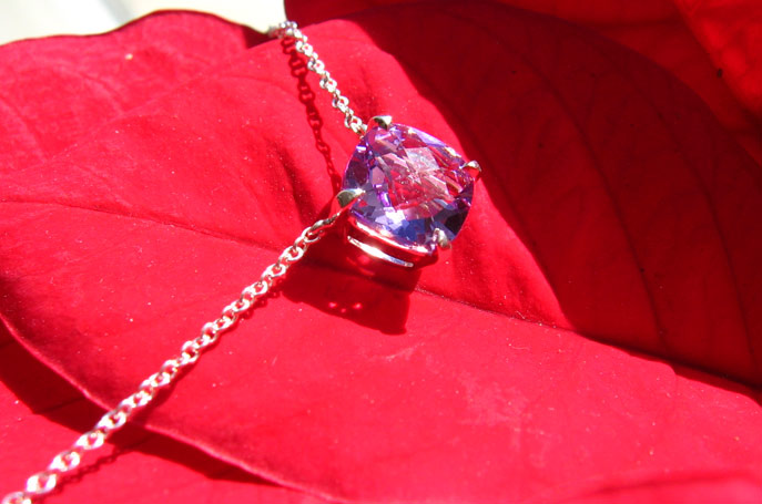 Dreamgirl's Tiffany Amethyst