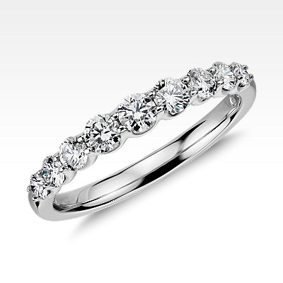 Graduated Diamond Ring in 14K White Gold