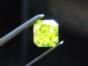 Fancy Vivid Green-Yellow Diamond under UV penlight