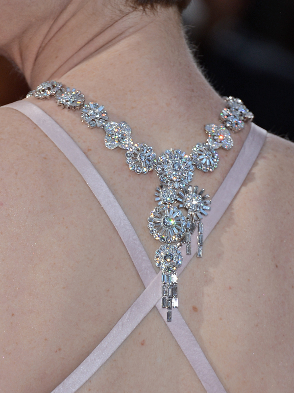 2013 Oscars Red Carpet - Anne Hathaway in Tiffany & Co. 