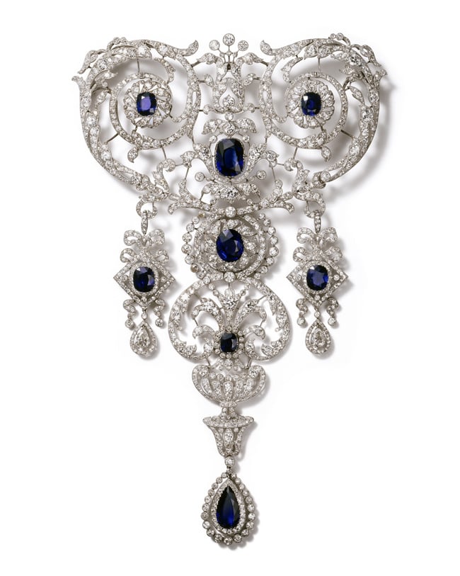 Stomacher brooch in platinum with diamonds and sapphires. Cartier Paris, 1907