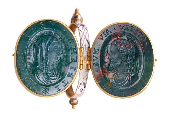 The Cheapside Hoard: London's Lost Jewels • Bloodstone cameo locket