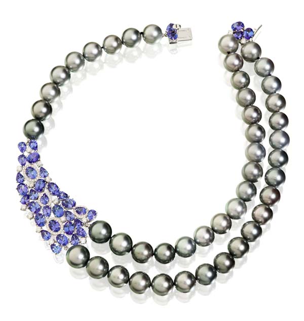 Utopia • Gallery Collection: Tahitian pearl necklace