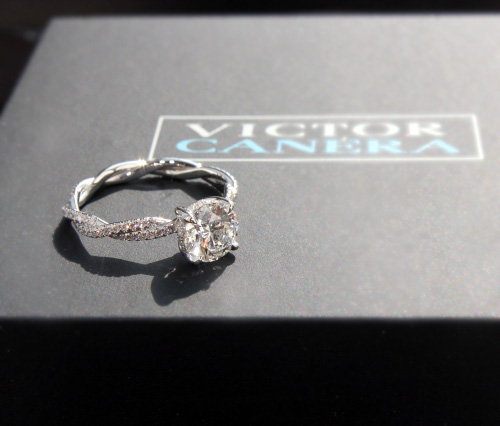 Custom diamond engagement ring by Victor Canera Custom diamond engagement ring by Victor Canera