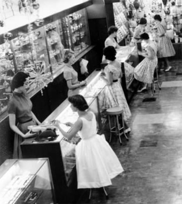 Jewelry showroom circa 1950. Image courtesy of Edahn Golan Diamond Research & Data.