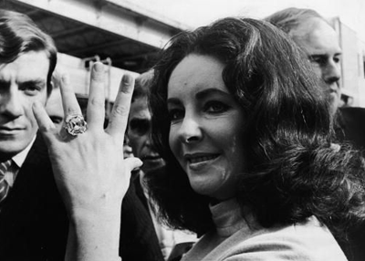 Elizabeth Taylor wearing the Krupp Diamond