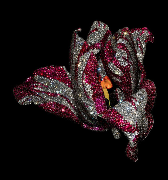 Jewels by JAR at the Metropolitan Museum of Art, Tulip Brooch