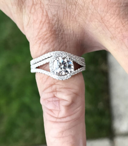 Essovius’s A.JAFFE Engagement Ring (Mother's Finger View) - image from Essovius Essovius’s A.JAFFE Engagement Ring (Mother's Finger View) - image from Essovius