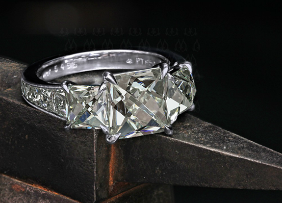 Leon Mege -Paris at Night- 3-stone ring with French-cut diamonds