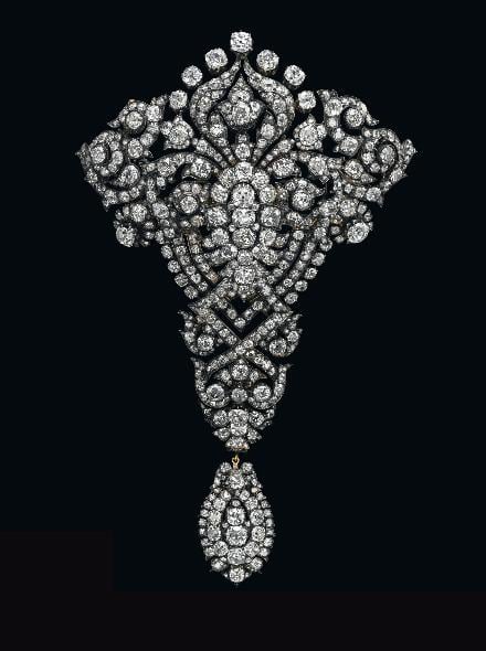 Maria Christina Royal Devant-de-Corsage diamond brooch • Image: Christie's