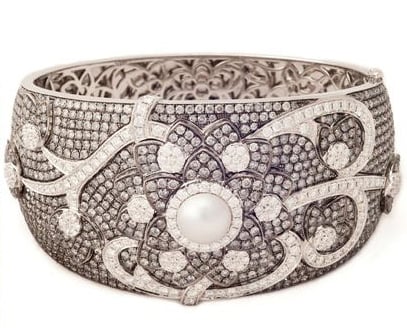 The Nature's Beauty diamond cuff worn by Allison Janney at the 2012 Oscars