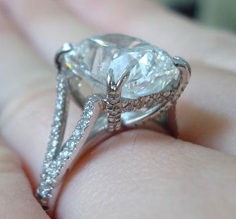 Pepper52's 5.07 Carat Modified Cushion Split Shank Engagement Ring (Hand Side Angled View) - image by Pepper52