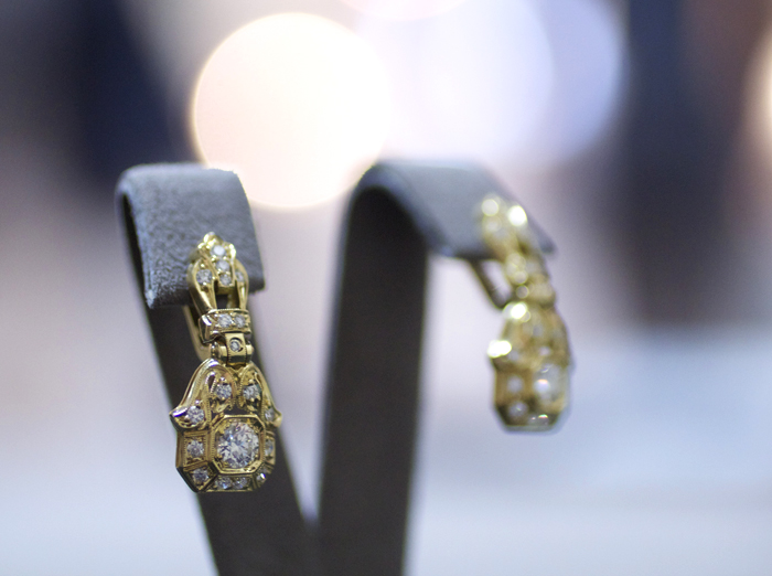 Diamond earrings in 18k gold