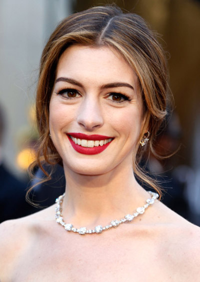Anne Hathaway 2011 Oscars