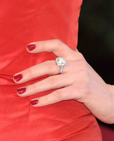 Anne Hathaway 2011 Oscars