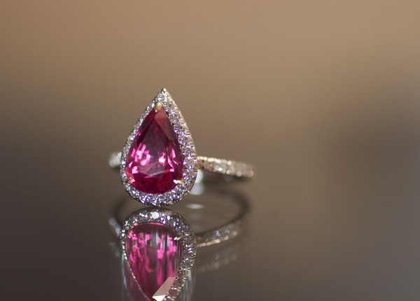 Spinel diamond ring