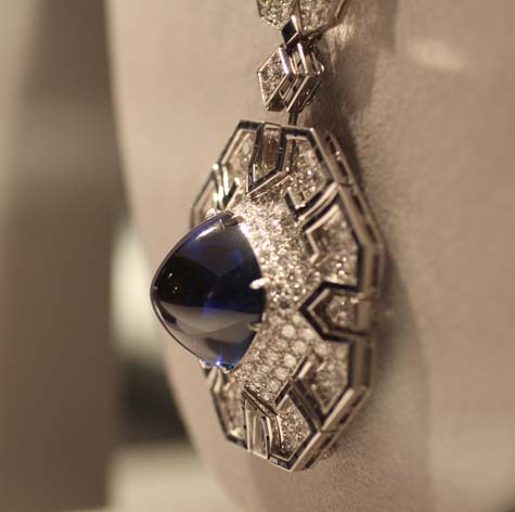 Elizabeth Taylor Exhibition - Bulgari Sapphire Sautoir, detail