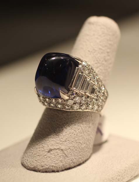 Elizabeth Taylor Exhibition - Bulgari Sapphire Trombino Ring