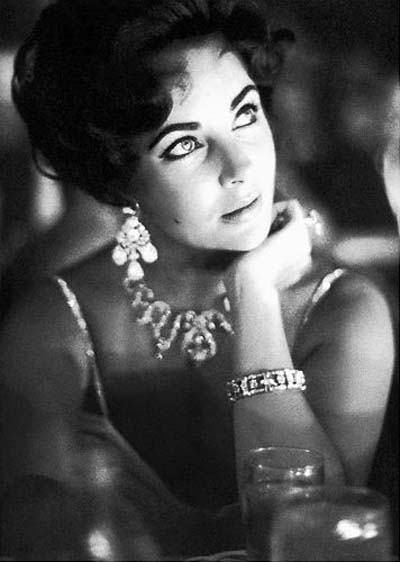 Elizabeth Taylor wearing Diamond jewelry from Mike Todd