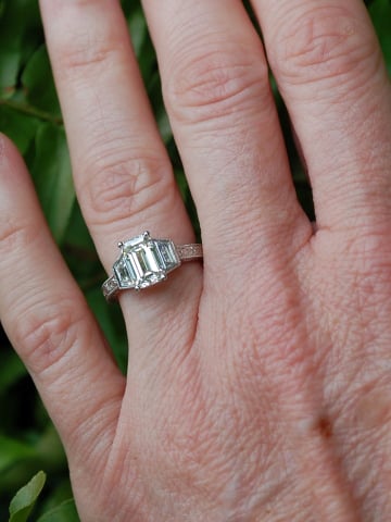 Emerald-cut diamond 3-stone ring • Image by artdecolover71