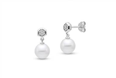 Follow her style: Freshwater pearl and diamond drop earrings in 14K white gold at Ritani