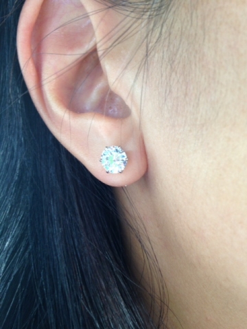 LLJsmom’s stunning 2.3ct studs from Whiteflash ear shot