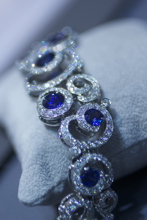 Omi Privé Sapphire and Diamond Bracelet