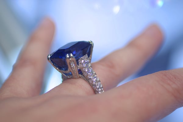 Omi Privé 30.34 carat Sapphire and Diamond Ring