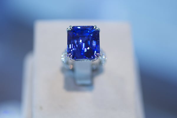 Omi Privé 30.34 carat Sapphire and Diamond Ring